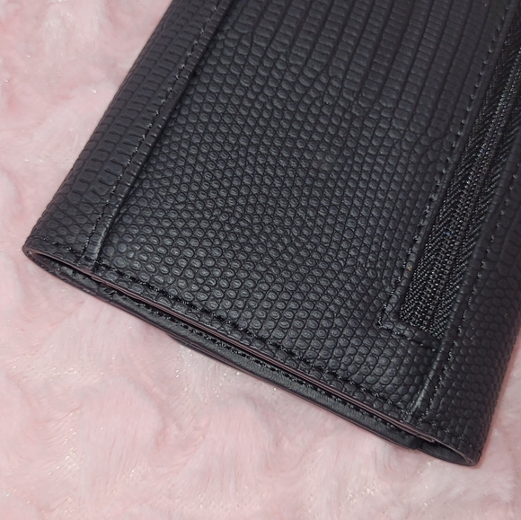 Guess Slim Trifold Wallet - Picture 10 of 16